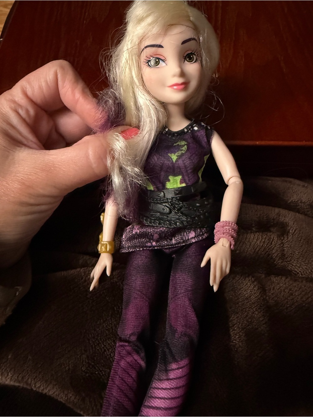 Descendants 2 Mal Fashion Doll Hasbro Blonde and Purple Hair - Picture 11 of 11